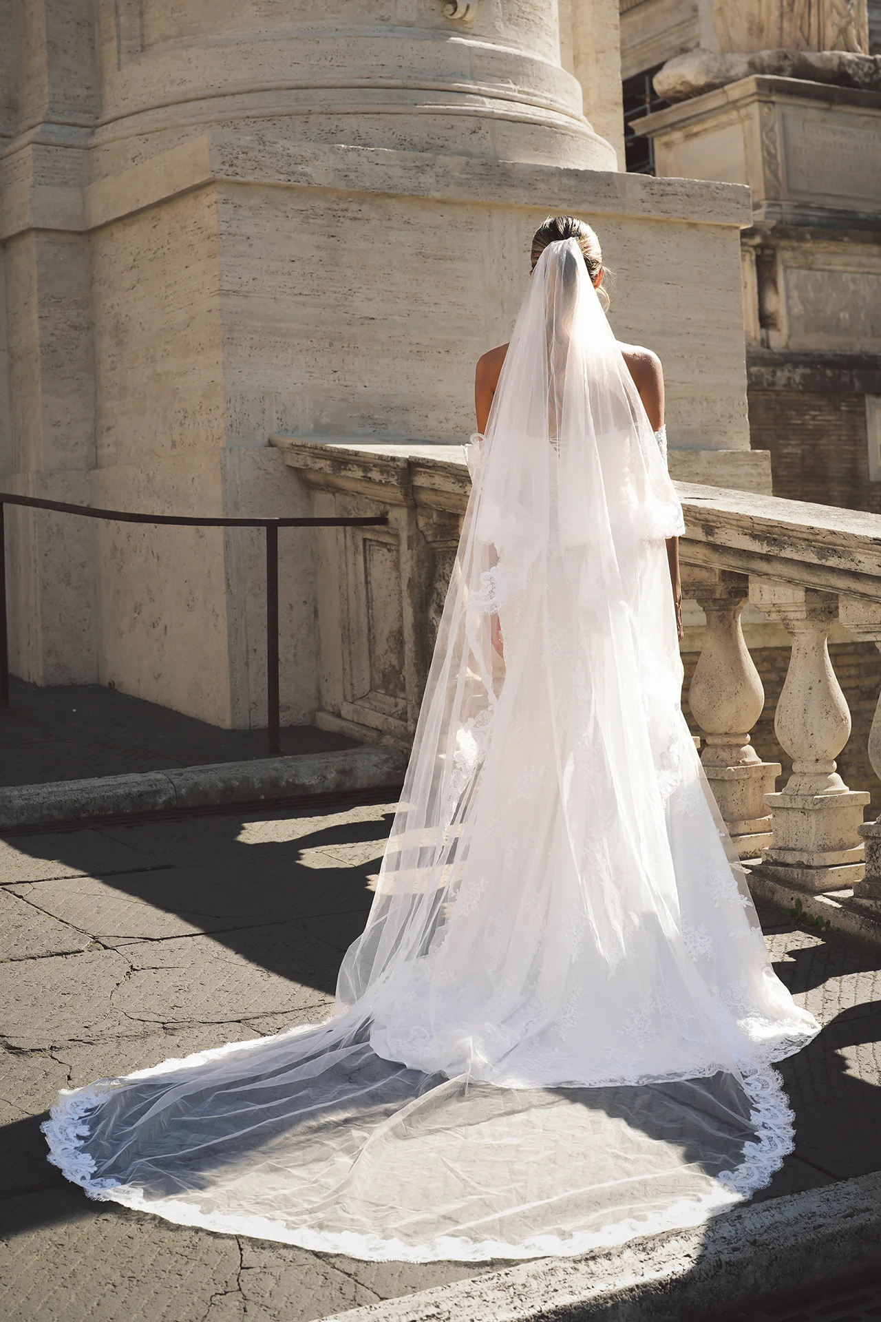 ANNA VEIL - Image 4