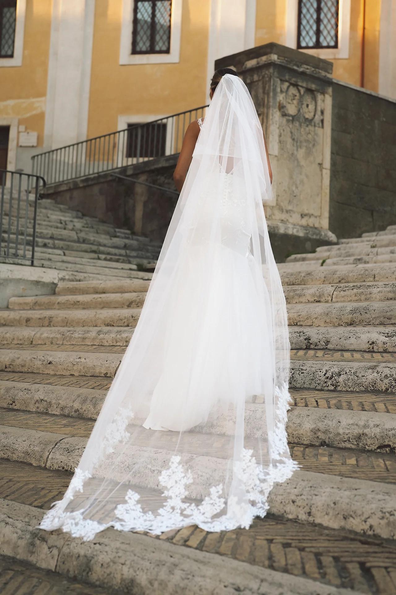 AURELIE VEIL - Image 4