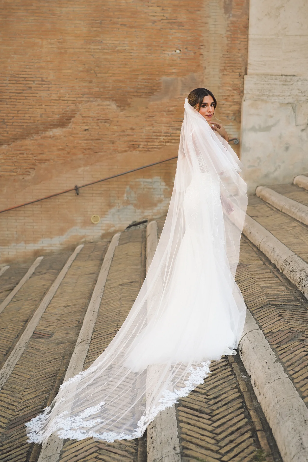 AURELIE VEIL - Image 5